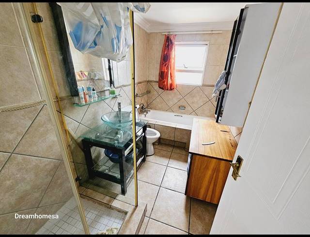 3 BEDROOM APARTMENT FOR SALE IN SUNNINGHILL